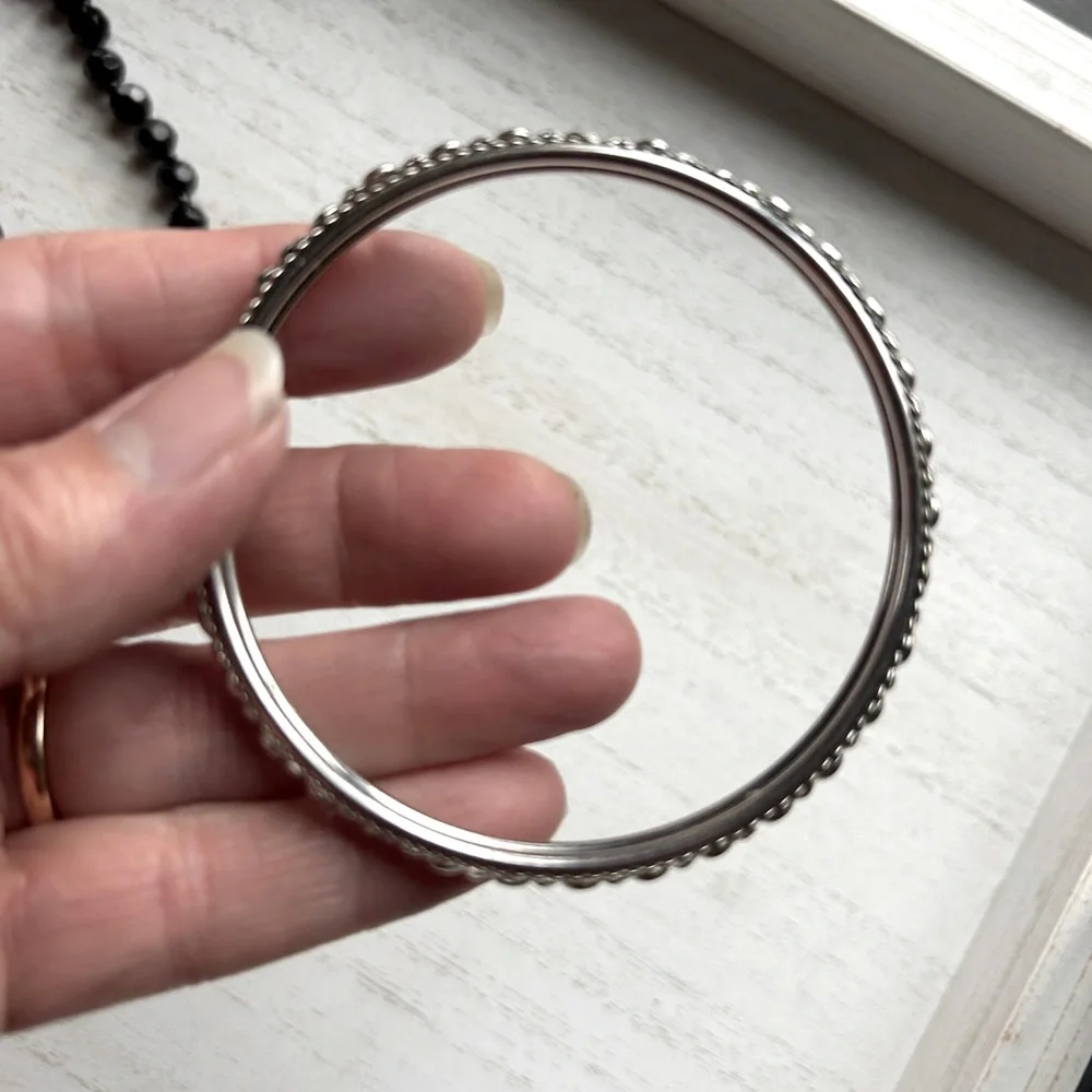 Necklace, bangle bracelet & earrings (Set)